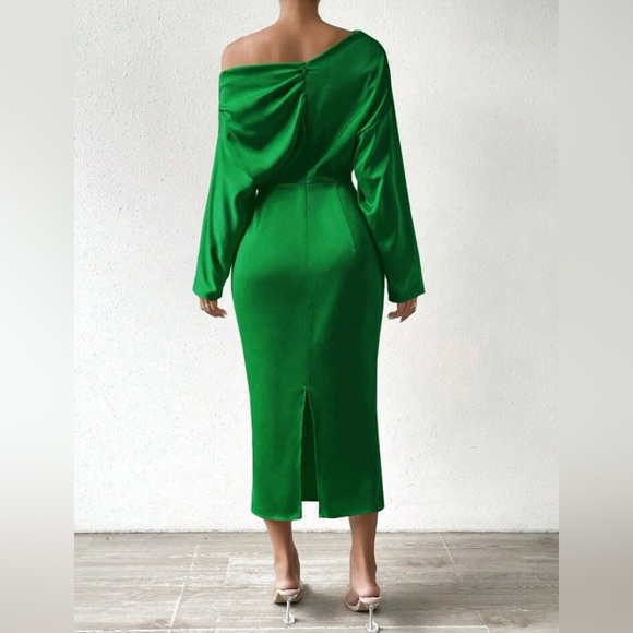 Green Asymmetrical Neck Batwing Sleeve Pencil Ruched Midi Dress - Picture 2 of 6